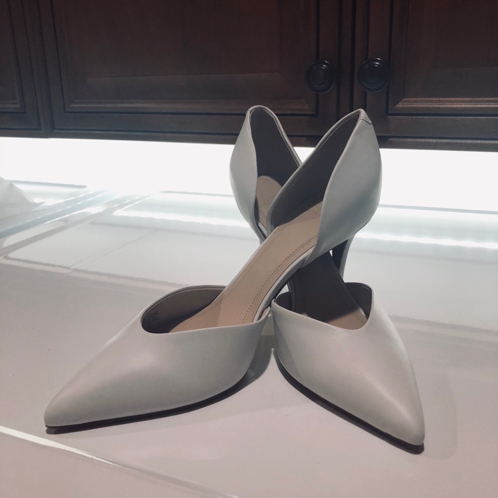 Marc Fisher White Leather Pump Heels